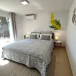 Private Pool & Garden - Walk To &
