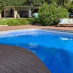 Private Pool & Garden - Walk To & *