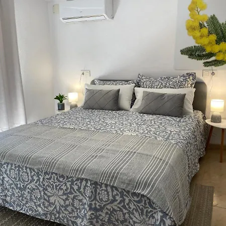Private Pool & Garden - Walk To & Holiday home