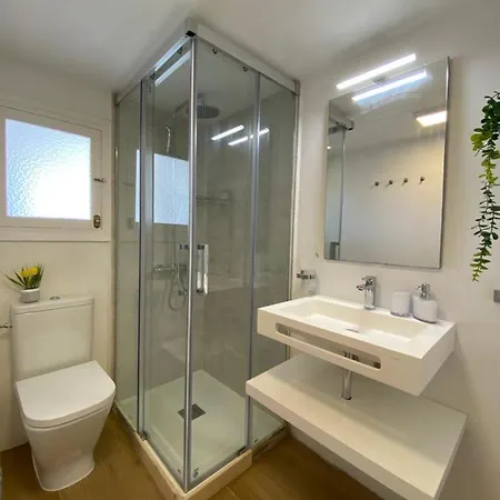 Private Pool & Garden - Walk To & *