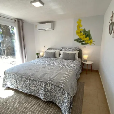 Private Pool & Garden - Walk To &