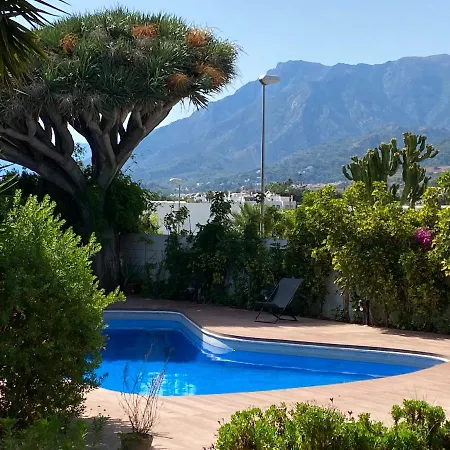 Private Pool & Garden - Walk To & *