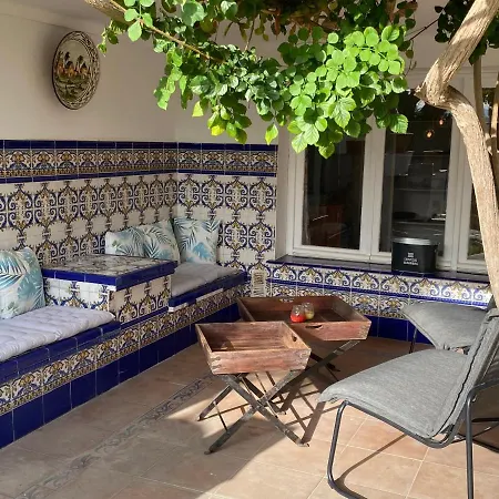 Private Pool & Garden - Walk To & Holiday home
