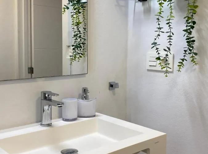 Private Pool & Garden - Walk To & بيت للعطل *