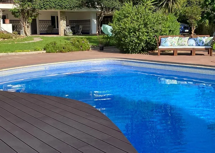 Private Pool & Garden - Walk To & *