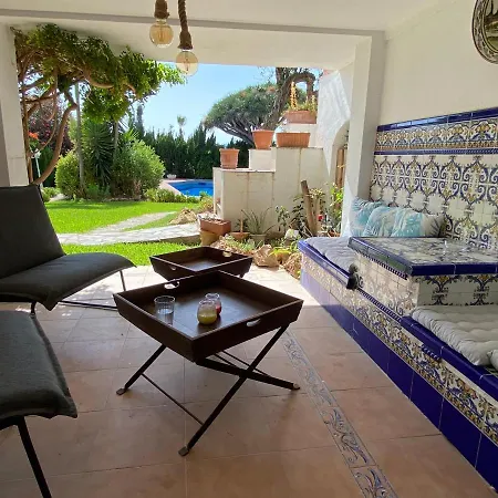 Nyaraló Private Pool & Garden - Walk To & Marbella
