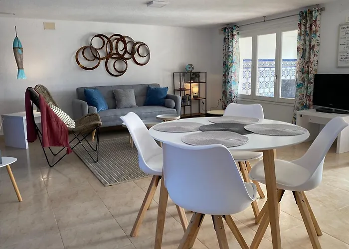 Private Pool & Garden - Walk To & Marbella