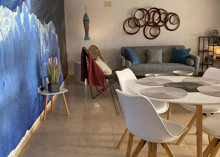 Private Pool & Garden - Walk To & * Marbella