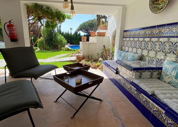 Nyaraló Private Pool & Garden - Walk To & Marbella